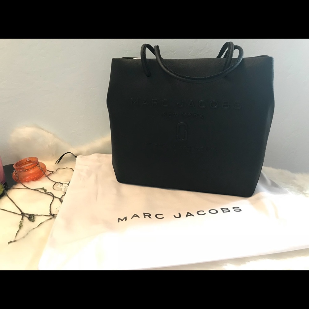 Marc Jacob Logo Leather Shopper-new with tag